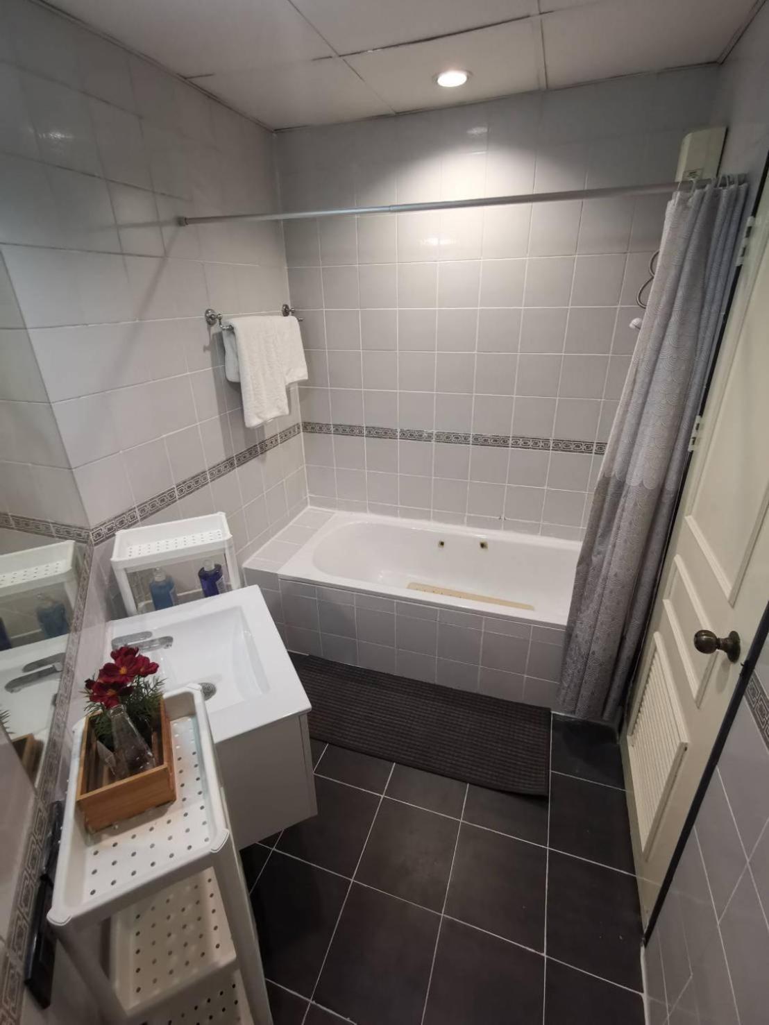 Cozy 1Br Walk To Bts And Airport Rail Link Close To Malls G7 Бангкок Экстерьер фото